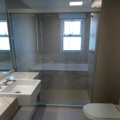 Box de vidro para banheiro na Vila Mariana da GSK Engenharia de Vidros