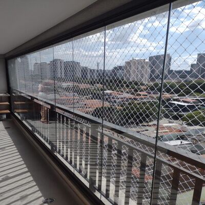 Envidraçamento de sacada na Liberdade da GSK Engenharia de Vidros