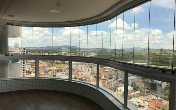 Fechamento de Sacada: A Solução Completa para Conforto e Elegância - GSK Vidros