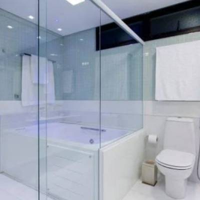 O Box de Vidro Ideal para Seu Banheiro - Estilo, Segurança e Sustentabilidade!