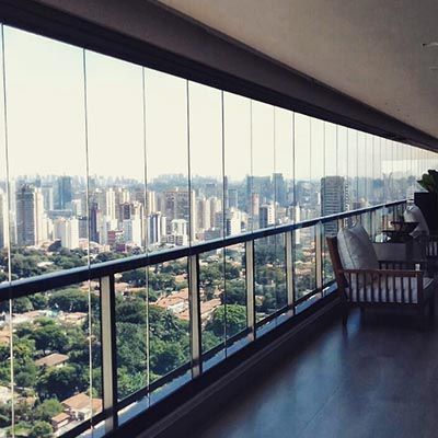 Sacada de vidro em coberturas: elegância e panoramas deslumbrantes da Grupo Stock